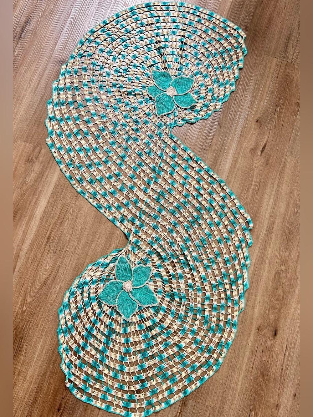 Vintage Hand Crochet S-Shape Serpentine Table Runner Boho Teal Cream 56x30